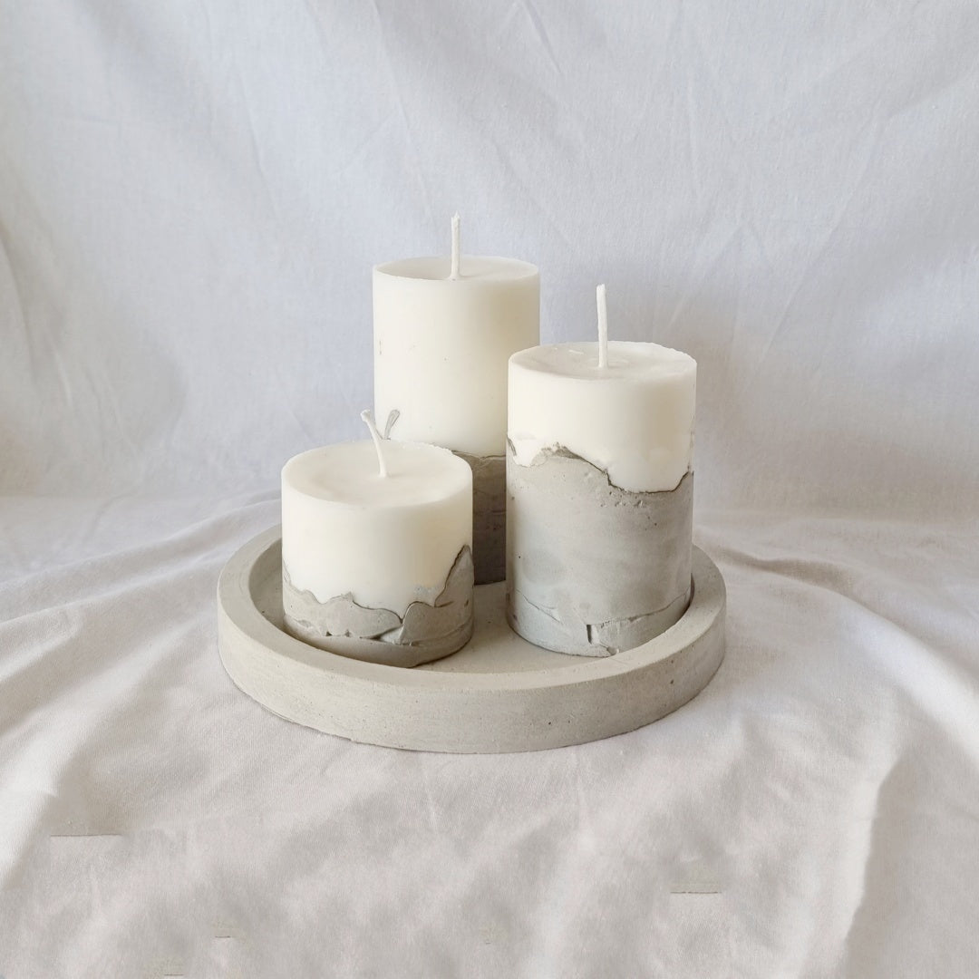 Set de Velas (6 cm, 10 cm, 13 cm) + Bandeja decorativa de Cemento Redonda