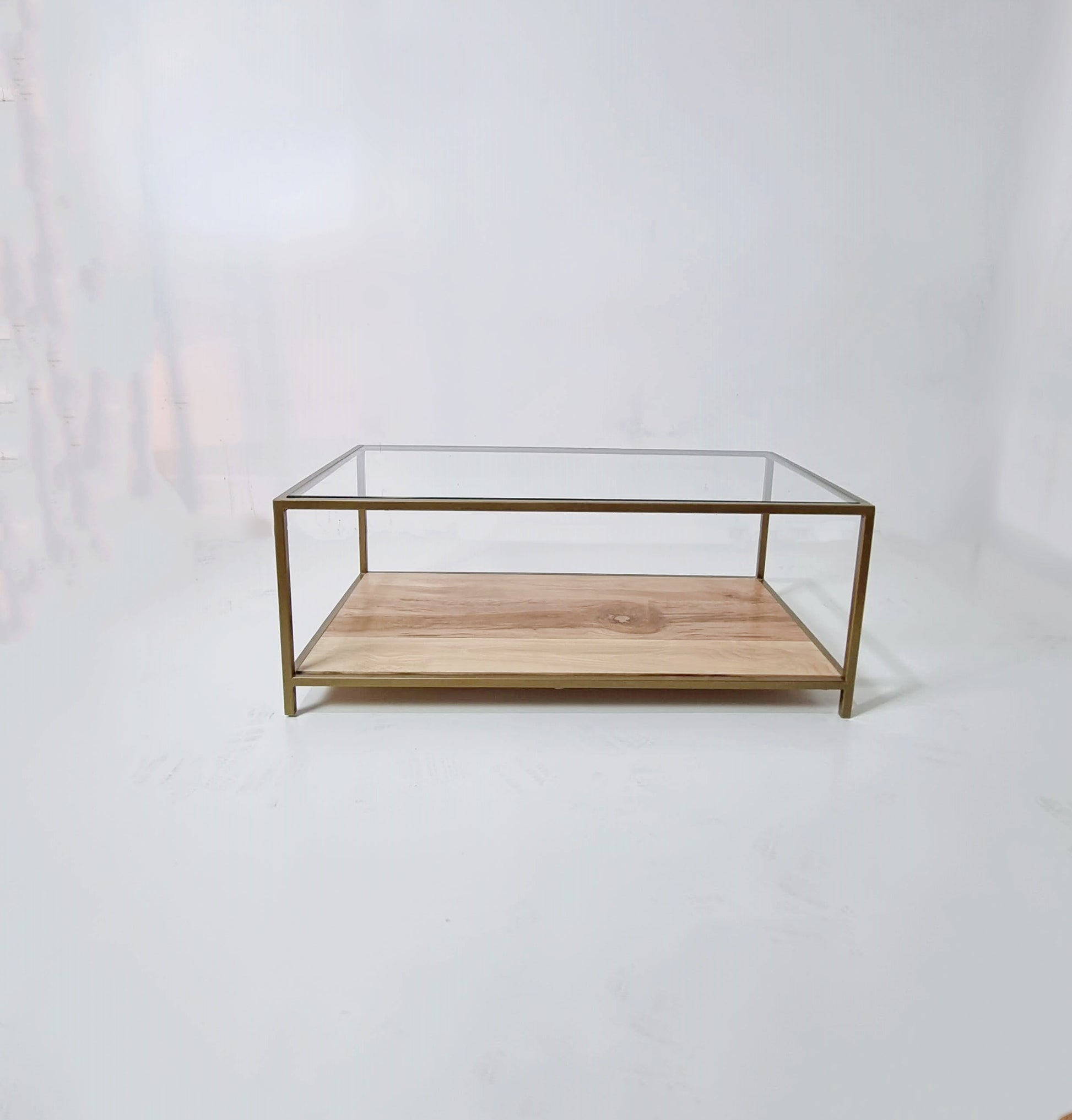 mesa de centro dorada