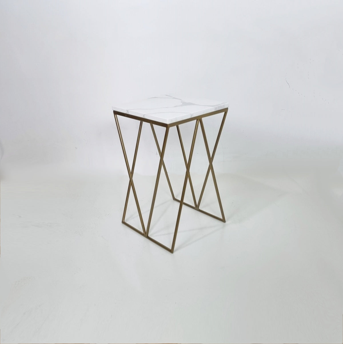mesa de living dorada