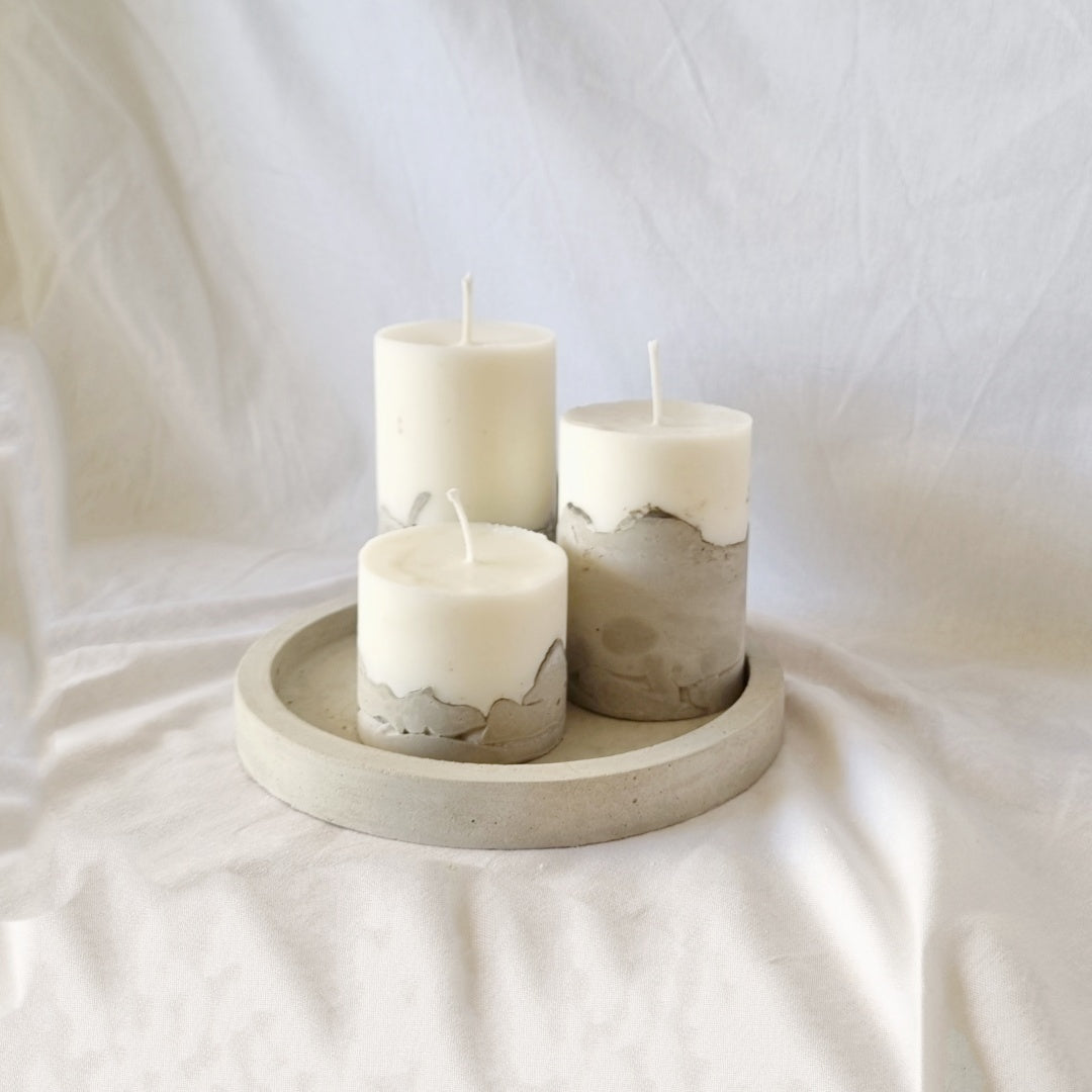 Set de Velas (6 cm, 10 cm, 13 cm) + Bandeja decorativa de Cemento Redonda